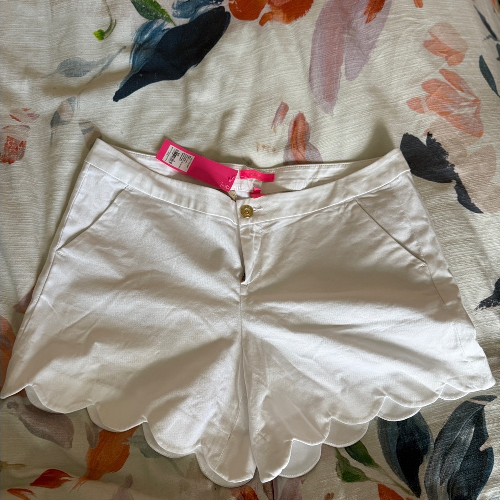 Lilly Pulitzer Buttercup Stretch Scalloped Shorts in Resort White